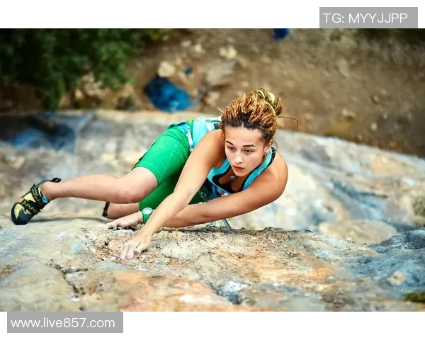 成都攀岩队在极限运动联赛中的灵活性表现分析与点评